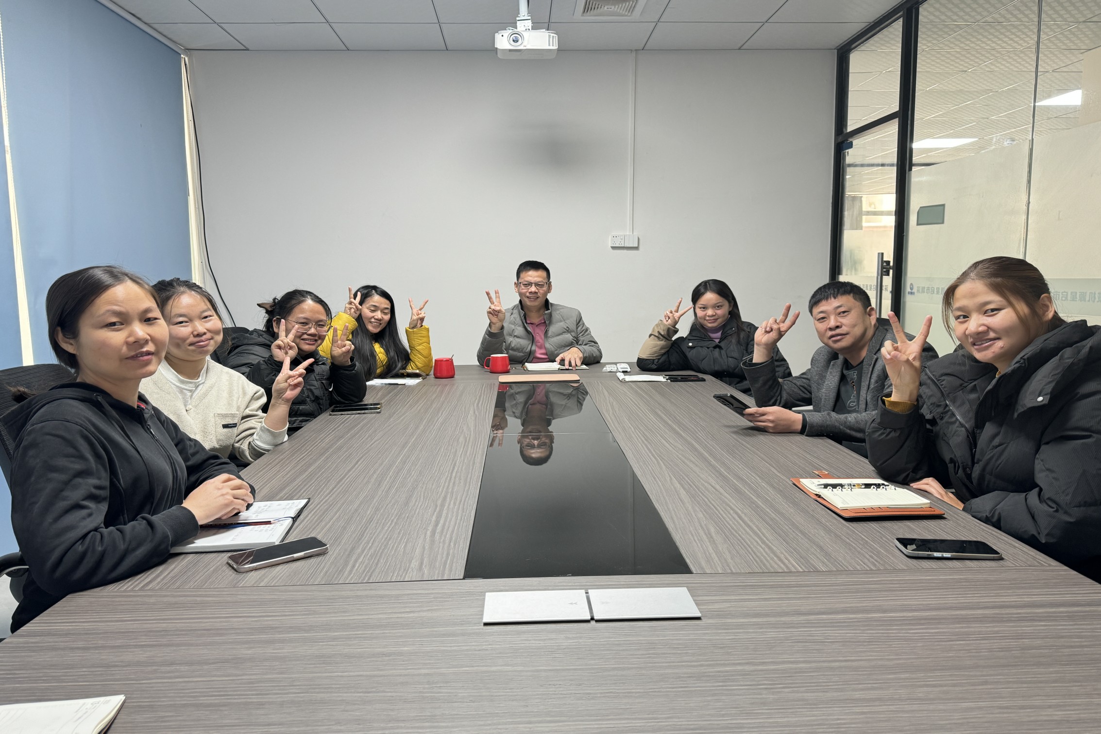 Shenzhen Qixingyuan Company mengadakan pertemuan ringkasan tahunan 2024, menantikan tujuan tahun baru